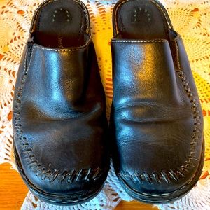 🎉 FINAL PRICE 🎉 Clogs, Black Leather, TM, size 7, Extremely Comfortable❣️
